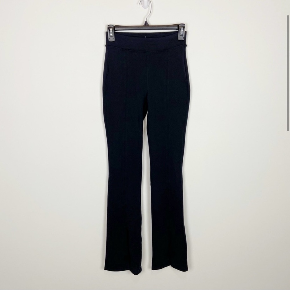 Alo Yoga 7/8 Airbrush High Waist Flutter Legging in Black